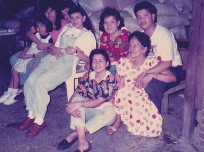 Aling Kika with her children