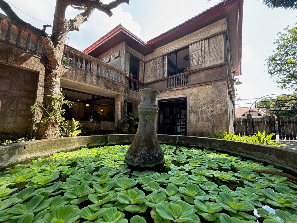 Casa de Segunda outdoor fountain